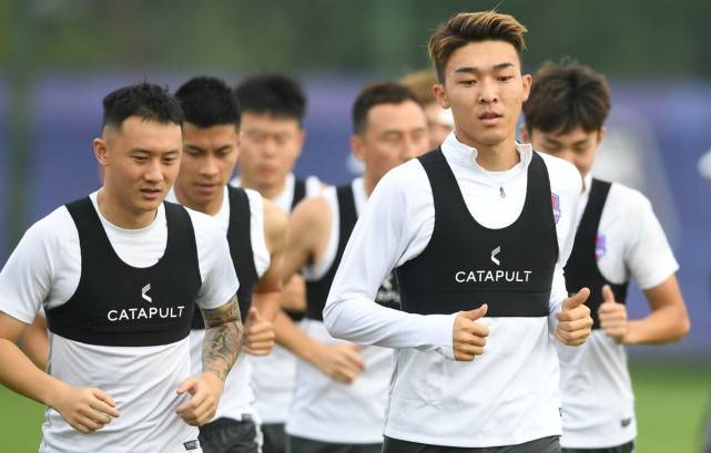 中超转会市场又涌入6条大鱼 三人已敲定新东家 未来值得期待‘milan米兰’(图3)
中超转会市场又涌入6条大鱼 三人已敲定新东家 未来值得期待‘milan米兰’(图3)