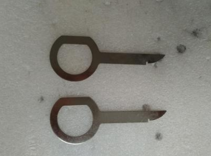 官方:巴萨边卫迪涅右腿股二头肌肌肉过劳-milan米兰app官网(图1) 米兰官方网站